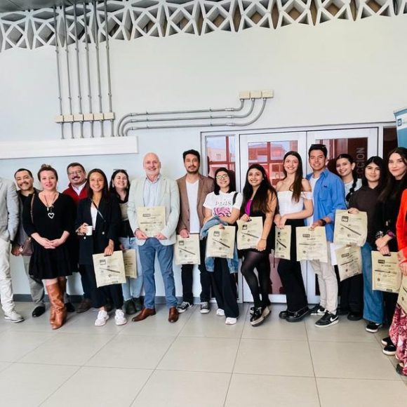Revisa las fotografíasdel Curso “Cirugia Plástica Periodontal y Periimplantaria”